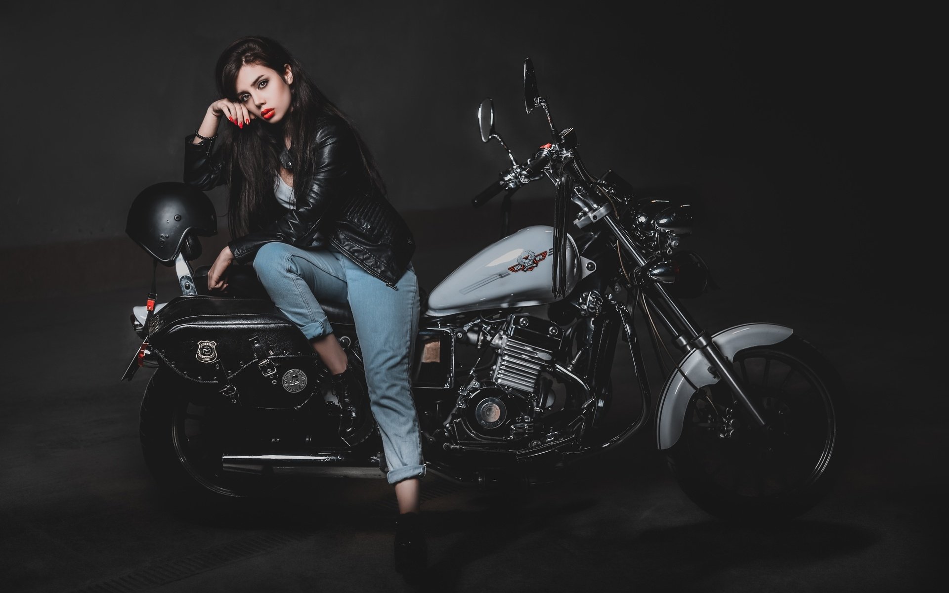 Biker girls: style and drive in Nicosia