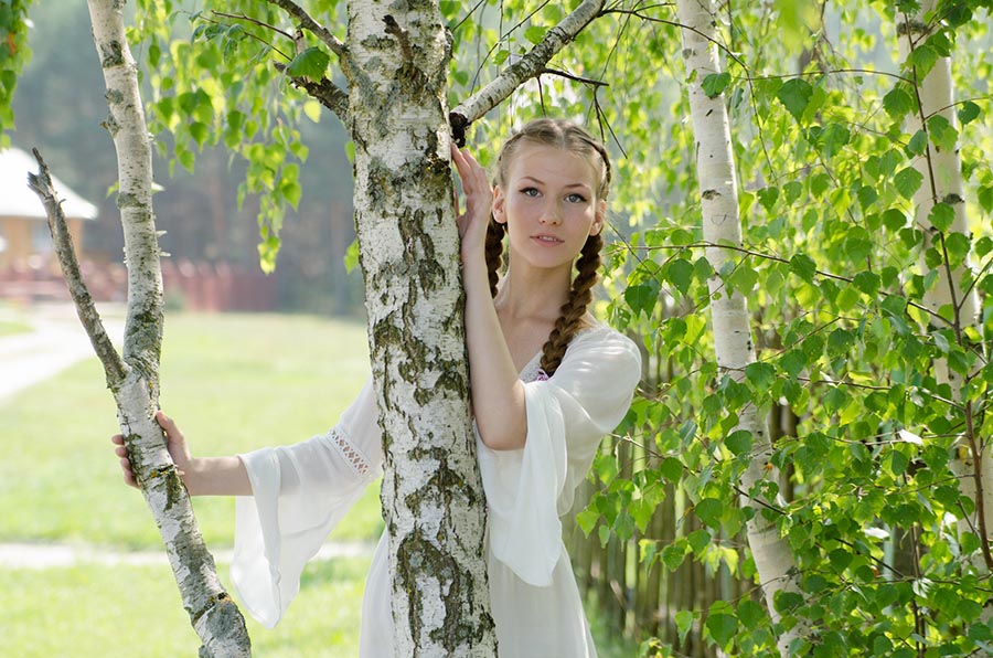 Women in Slavic costumes in Nicosia