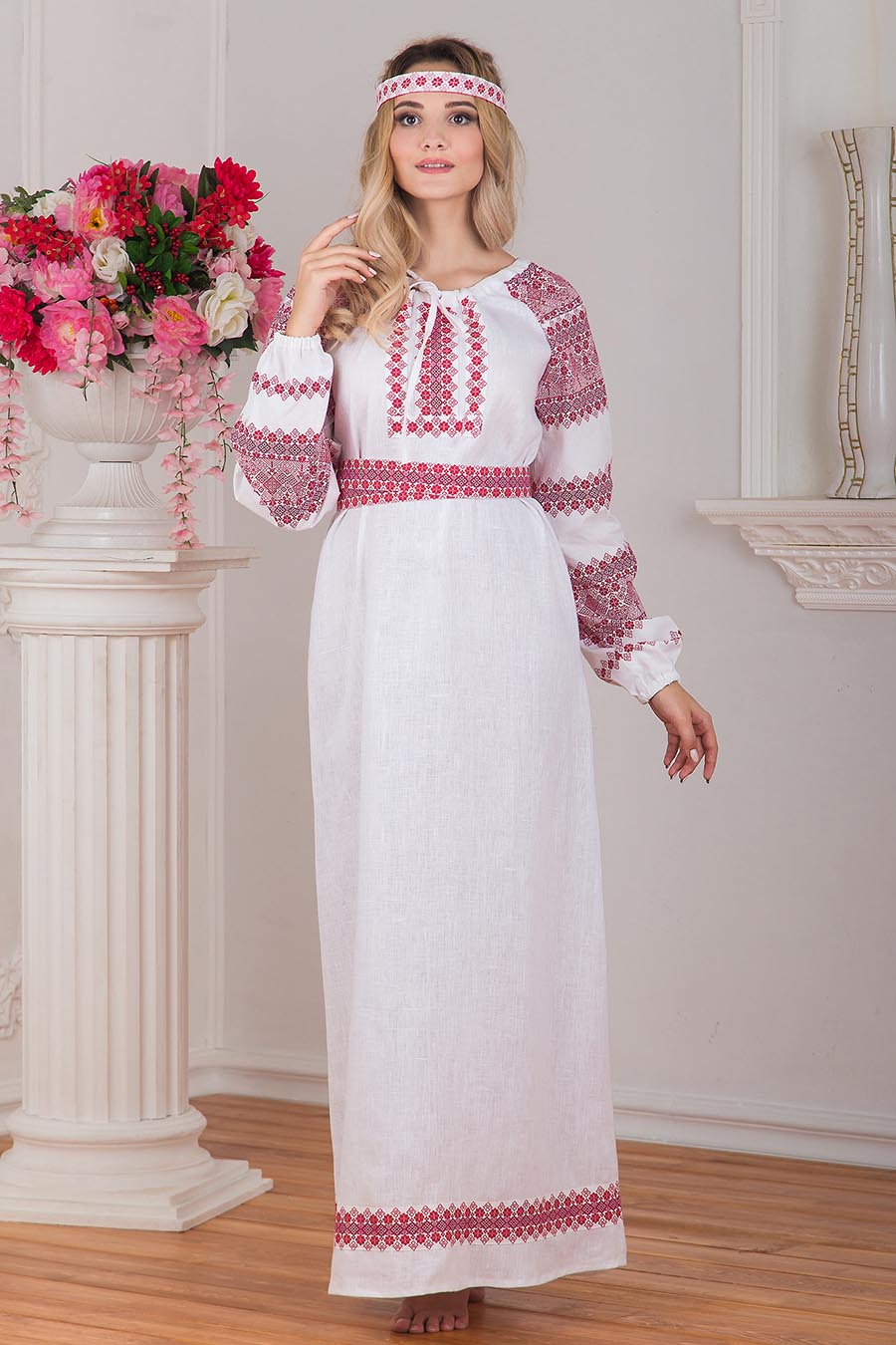 Women in Slavic costumes in Nicosia