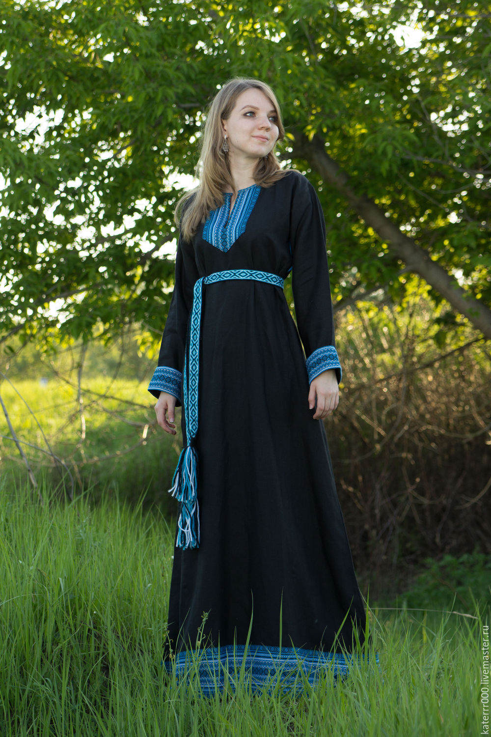 Women in Slavic costumes in Nicosia