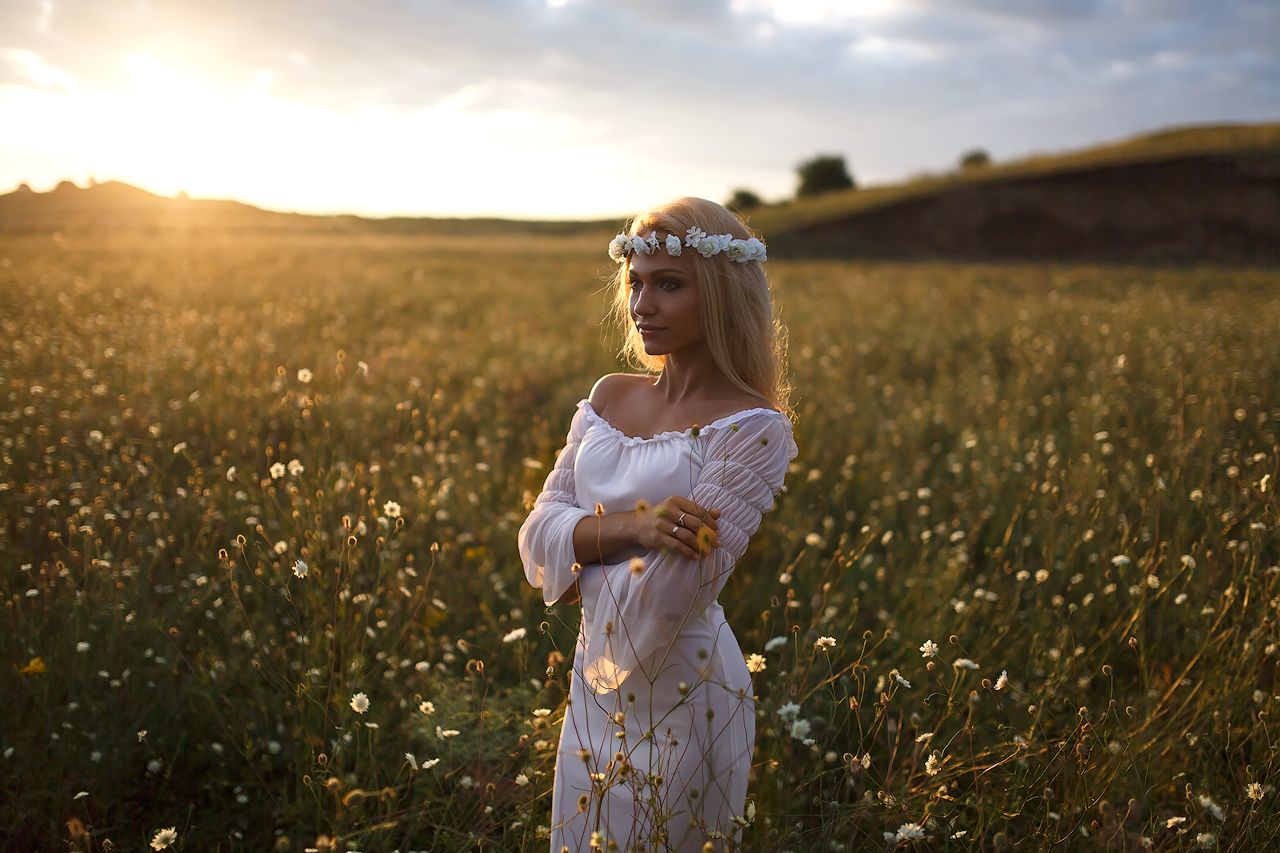Girls in Slavic costumes in Nicosia